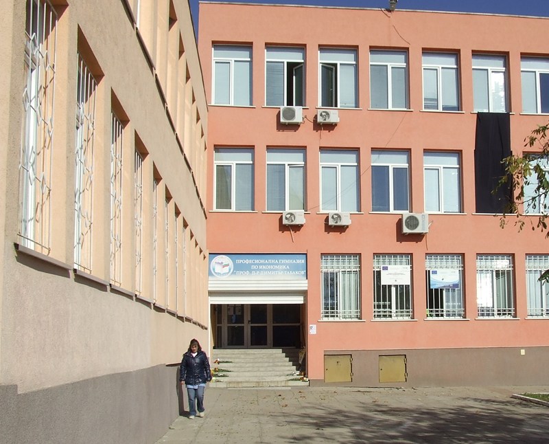 Допълнителна охрана в училищния двор след убийството на Симона