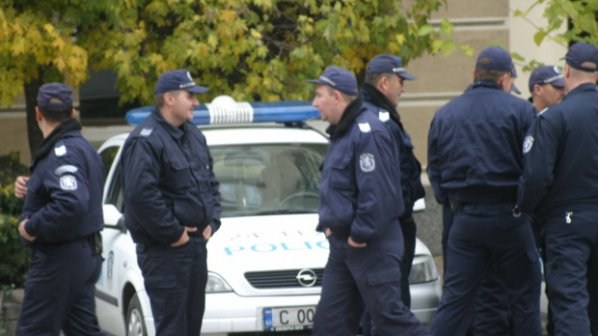 Кабинетът праща наши полицаи на почивка в Словакия