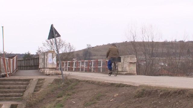 Жители на врачански села откъснати от света, нямат автобус от години