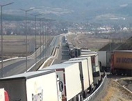 Отново блокада на българо-гръцката граница, километрични опашки и днес