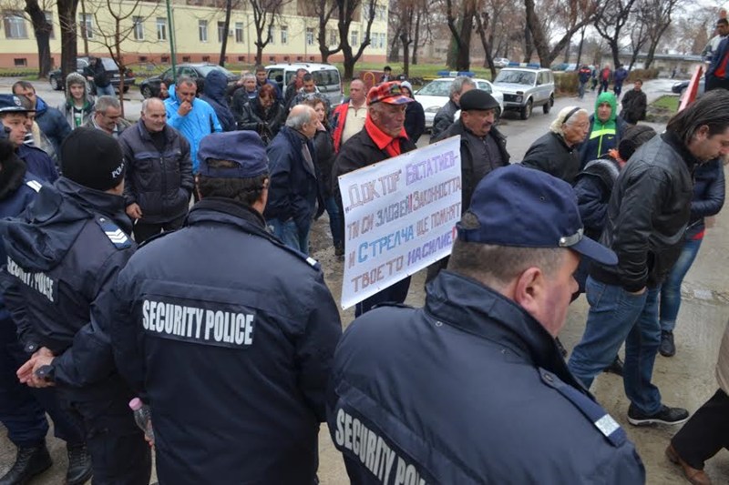 Иван Евстатиев остава в ареста още поне седмица