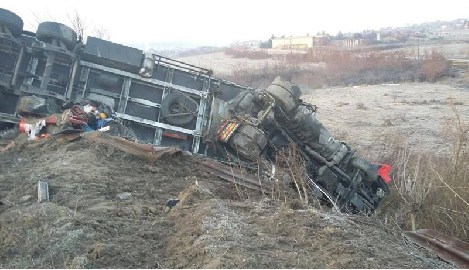 Няма опасност за хората и околната среда от катастрофата край Полски Тръмбеш