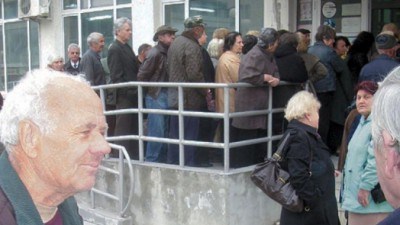 Пенсионери остават без пари заради срив в системата на пощите