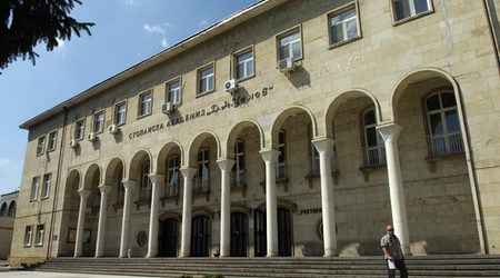 Трети кандидат влиза в битката за ректор на академията в Свищов