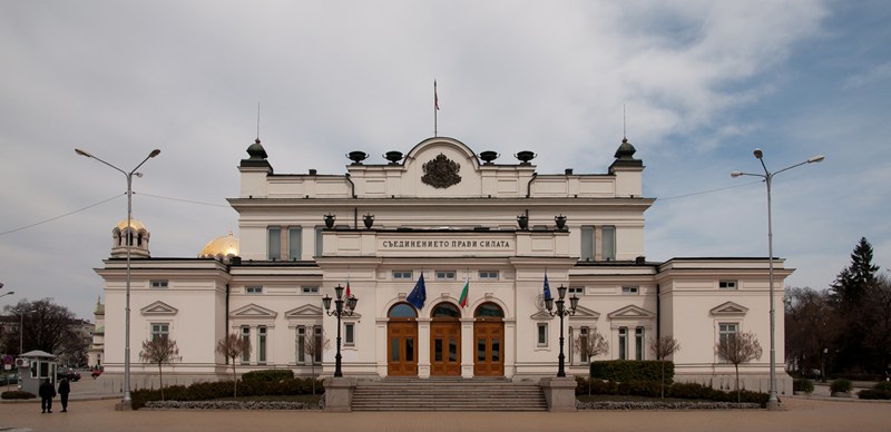 Зам.-председател на НС покани в парламента ученик, дръзнал да критикува депутатите