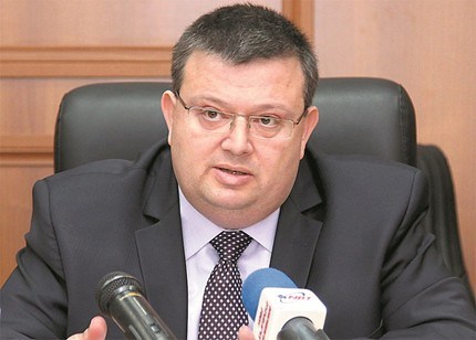 Цацаров сезира Съвета на Европа за забавянето на екстрадицията на Цветан Василев