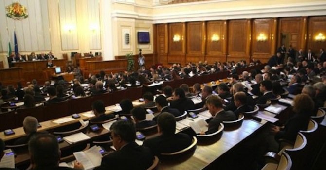 В парламента доволни от издигането на Ирина Бокова, само в РБ и ВМРО се цупят