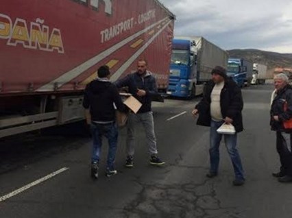 На „Кулата-Промахон“ гърците отново въведоха режим отваряне-затваряне, на „Илинден-Ексохи“ раздават храна на блокираните