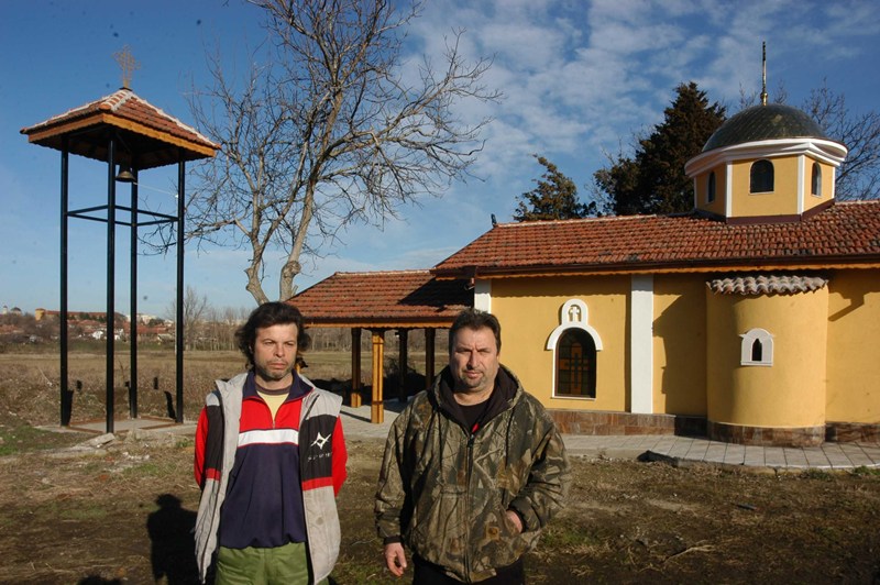 Ловец вдигна частна черква в равната Златия