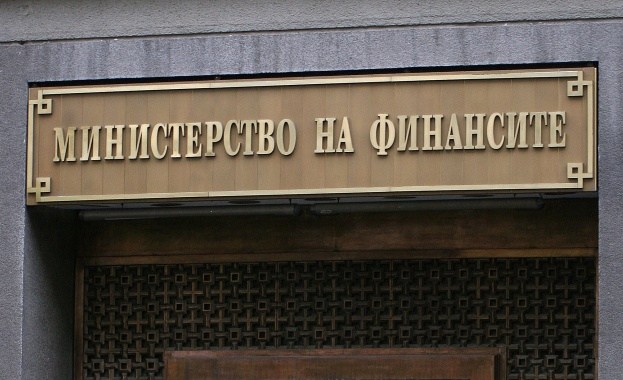 Служебните коли ще ползват до 50% данъчен кредит