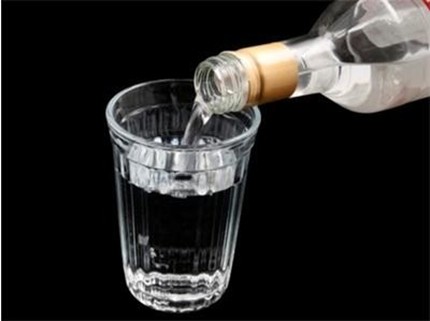 Износът на руска водка се сринал с 40%