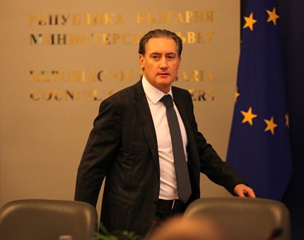 Домусчиев: Рисковете за България са големи, кабинетът не трябва да се клати