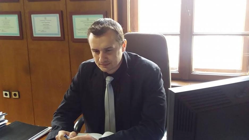 Новоназначен за шеф прокурор окачи 30 удостоверения за ценз в рамка