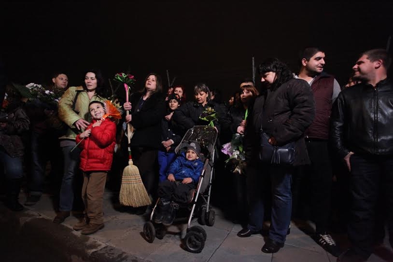 Чистачките подариха на Борисов метла, за да измете корупцията