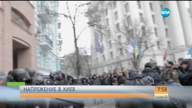 Напрежение и сблъсъци на Майдана, активисти опънаха палатки