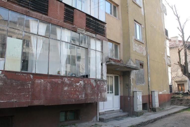 Арестуваха пенсионер, блудствал с 4 малки деца