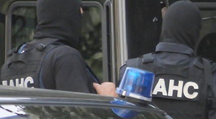 Спецоперация на МВР и ДАНС пред столичен мол, арестуваха двама