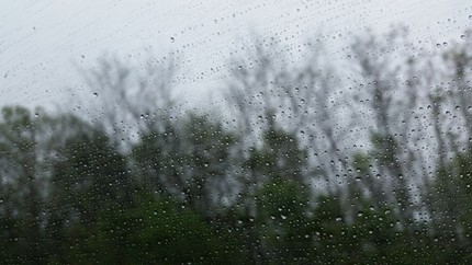 Облачно и дъждовно днес