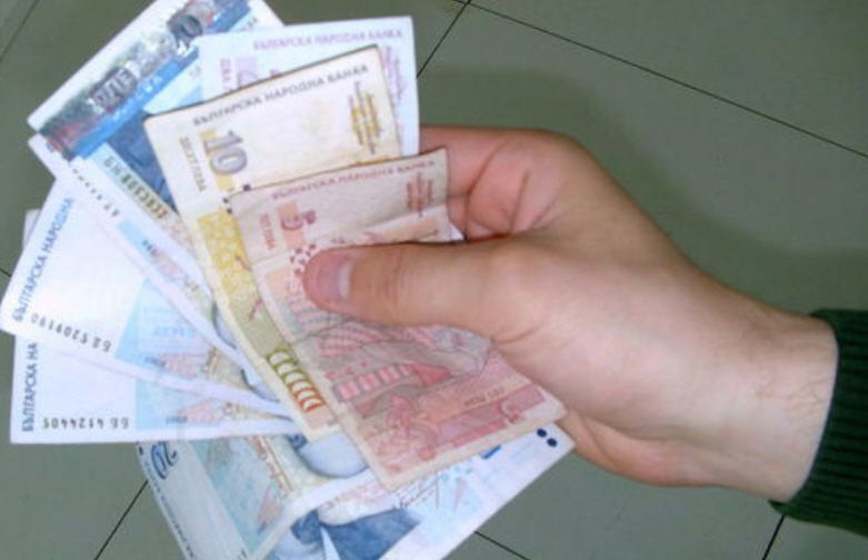 700 хиляди българи взимат мизерни заплати