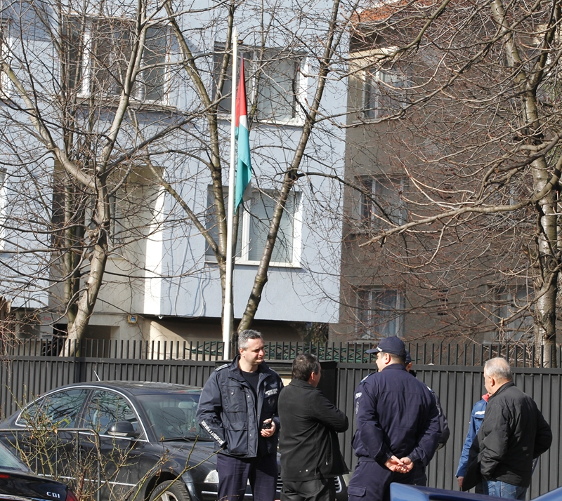 Омар Зайед е бил бутнат от горните етажи на палестинското посолство