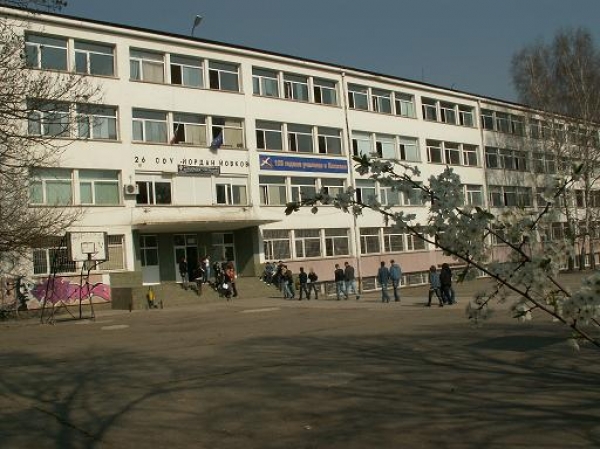 Директорката на 26-то СОУ, в което ученик простреля друг: И двамата са добри деца, отличници