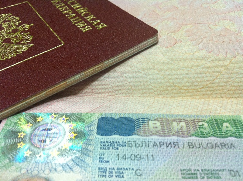 България сваля цените на визите за руснаци
