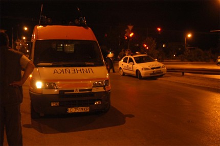 Кола се заби в дърво в София, пътниците оцеляха по чудо