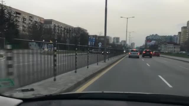 Мъж почина зад волана в час пик на столичния бул. "Александър Малинов"