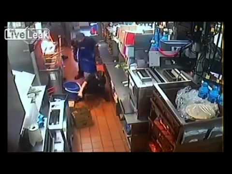 Австралийка осъди закусвалня, паднала в кофа с врящо олио