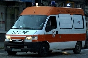Детето, което падна от прозорец в Харманли, остава в критично състояние