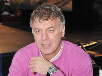 Сираков вече се разхожда