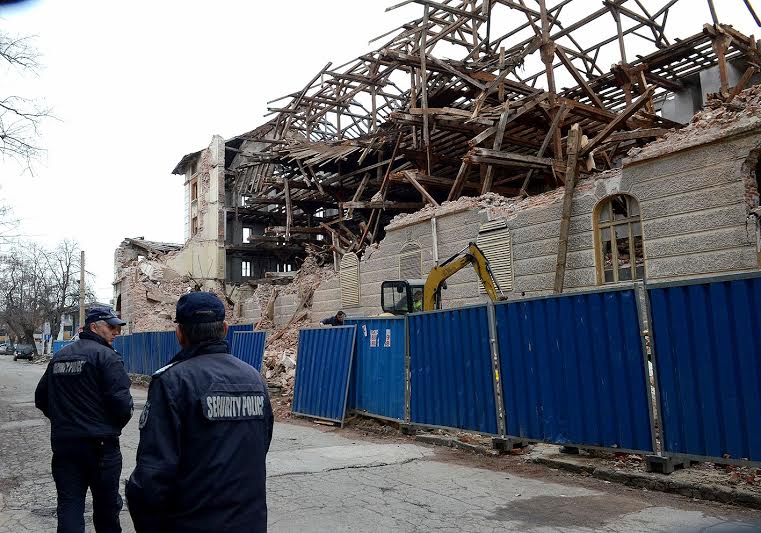 БСП-Пловдив иска разследване за бутнатия тютюнев склад, а ДСБ - оставки