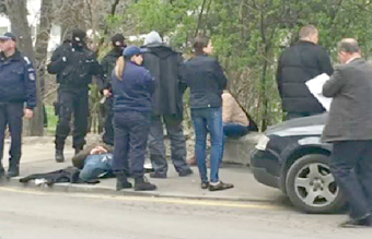 Ченге дилър стреля по колеги на кръстовище в София (обзор)