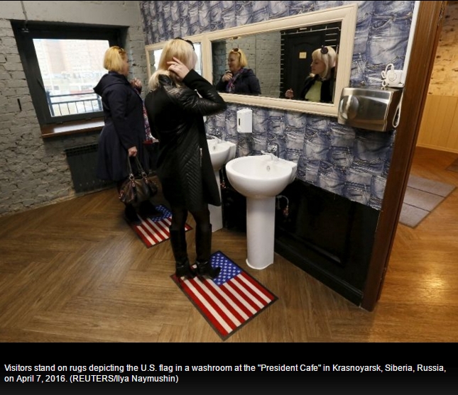 В патриотично кафене в чест на Путин Обама е върху тоалетна хартия