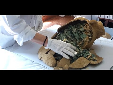 Строители откриха половин тон римски монети в Испания (снимки)