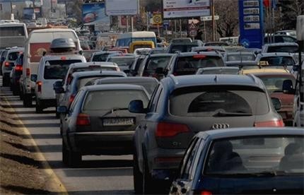 Ограничават движението на камиони утре
