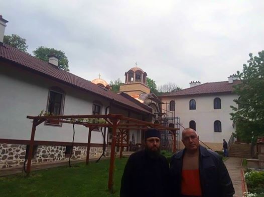 Борисов в Дивотинския манастир за Великден, доволен е от ремонт