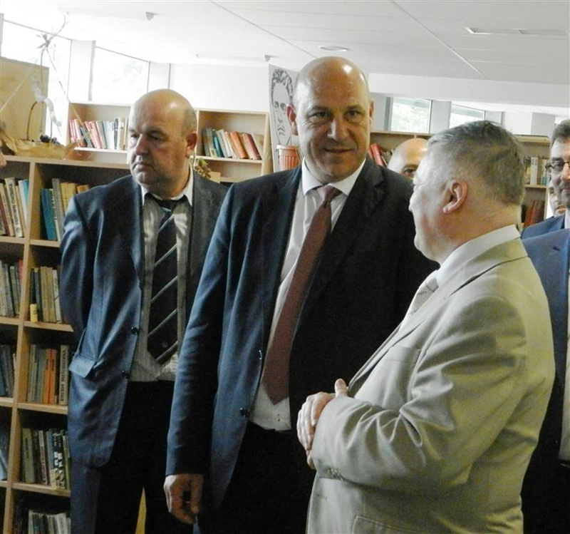 Анатолий Карпов при шахматистите на Поморие