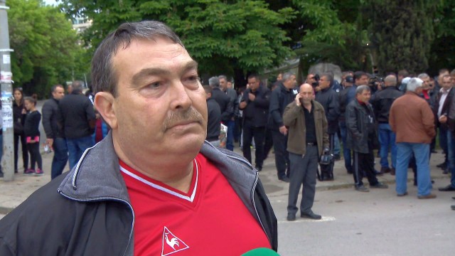Бащата на един от битите младежи в Раднево: Партиите са виновни!
