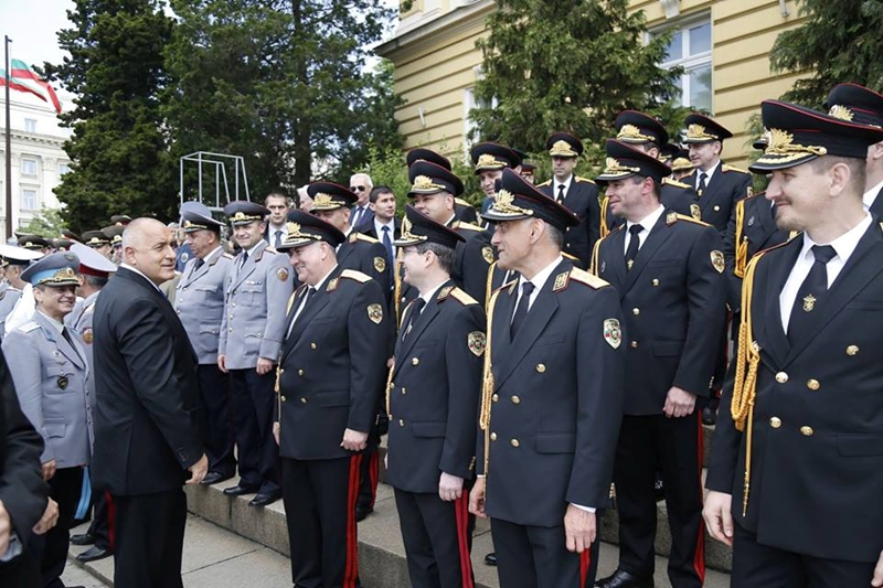 Премиерът честити празника на имениците и "всички храбри и смели българи"