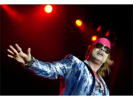 Аксел Роуз излезе на сцената като фронтмен на AC/DC за първи път