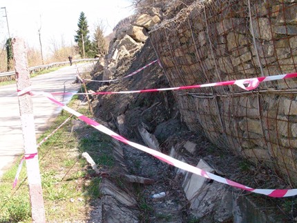 Сухиндол половин година чака 3,3 млн.лв за укрепване на свлачище