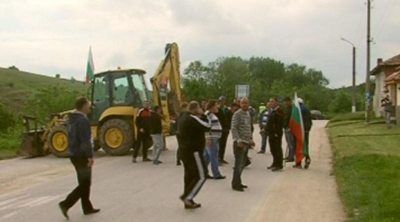 Животновъди блокираха главния път Пловдив-Стрелча в знак на протест