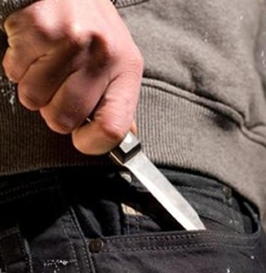 Двама загинали, още четирима наръгани, след като мъж озверя край Бостън