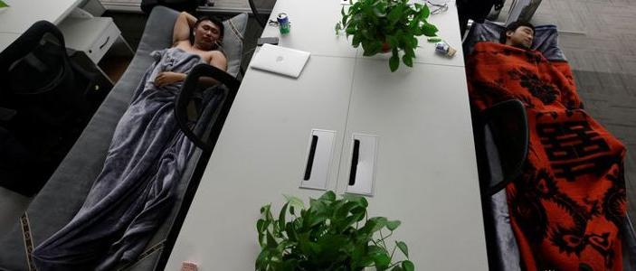 Спалня в офиса за продуктивност на работниците в Китай