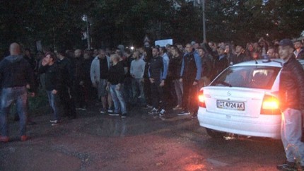 Условни присъди за младежите, хвърляли асфалт по полицаите в Раднево