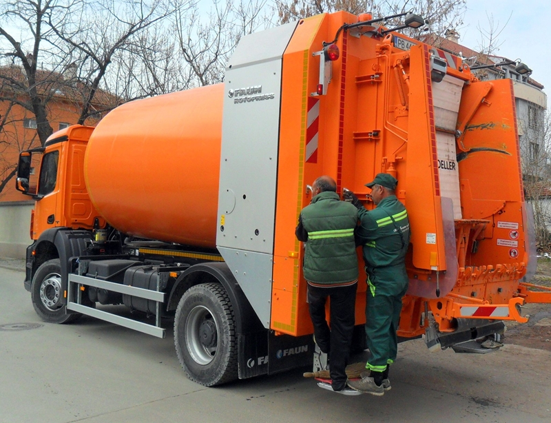 Община Пловдив купува сметовози на лизинг за 1,1 млн.лв.