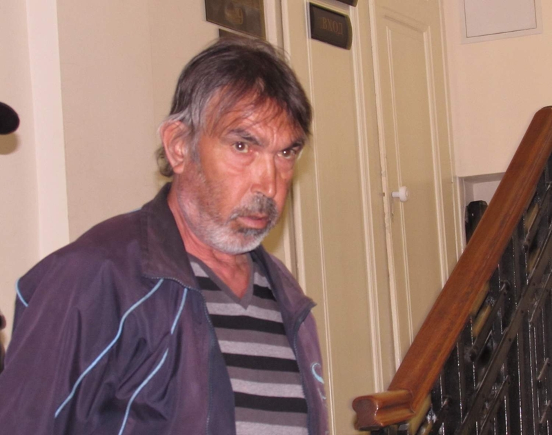 Син пребил с фурнаджийска лопата майка си за 2 лева