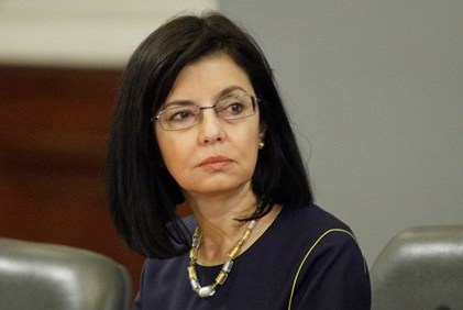 Кунева ядоса студентите, получи упреци от бизнеса и БАН