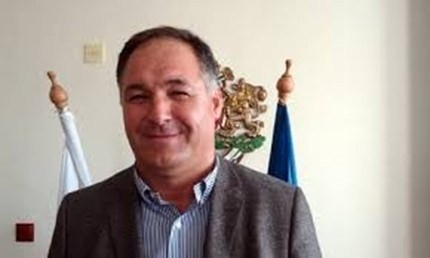 Депутат води пълни отличници на ресторант